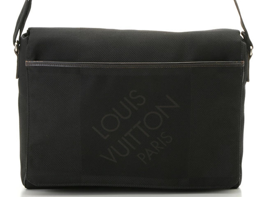 LOUIS VUITTON Messager NM Damier Geant Noir Black Shoulder Bag TK